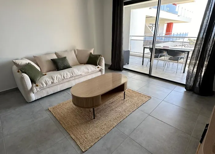 T2 Vue Apartment